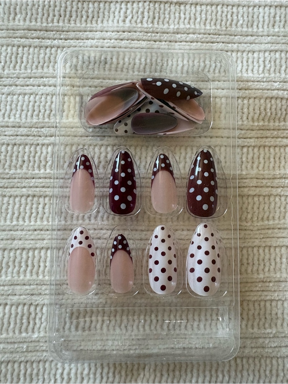 Press-On Nails Brown and White Polka Dot Set